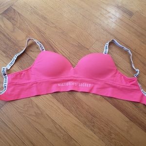 VS Hot Pink t-shirt bra, wireless